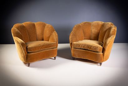 A PAIR OF EASY CHAIRS by Gio Ponti A PAIR OF SHELL SHAPED EASY CHAIRS, ITALIAN, 1960s,... Gazette Drouot