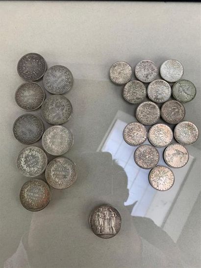 null Ensemble de pièces en argent cpt 10F, 5F France, Suisse ... 450 grs