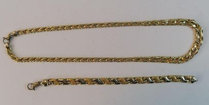 null Parure en or jaune comprenant collier et bracelet à mailles tréssées. 31,27...