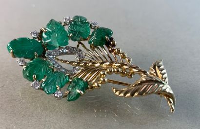 null Leaf-shaped brooch in yellow gold and platinum, set with small diamonds and...