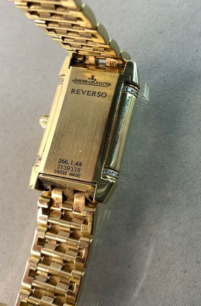 null JAEGER-LECOULTRE - Très belle montre de dame "Reverso Duetto" en or jaune 18...