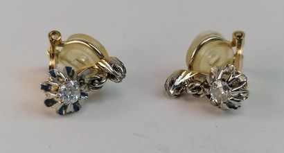 null Pair of yellow gold sleepers with antique cut diamonds. PB: 4,23 grs