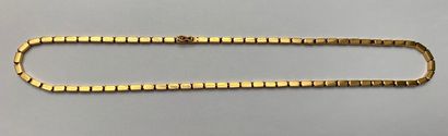 null Rectangular mesh necklace in yellow gold. 15,5 grs
