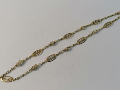 null Collier en or jaune orné de perles baroques. PB: 13,42 grs