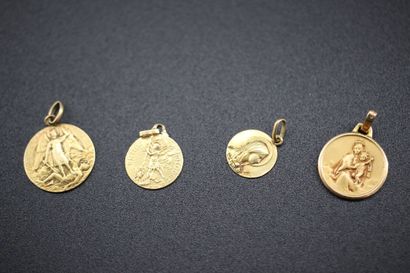 null Lot de 4 médailles en or jaune. 8,64 grs