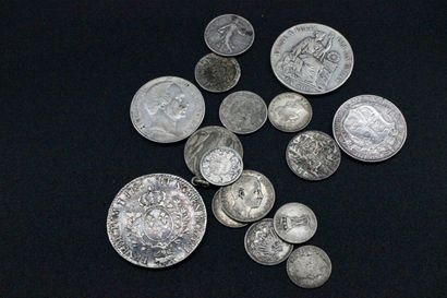 null Lot de pièces en argent diverses dont Louis XVI. 119 grs