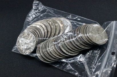 null 30 pièces de 5F argent Louis Philippe, Napoléon III et Léopold II. 747 grs