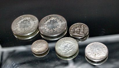 null Lot de pièces en argent comprenant 2 pièces de 50F Hercule, 1 pièce de 5F la...