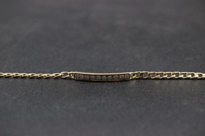 null Curb in yellow gold set with 10 small diamonds. PB: 14 grs 