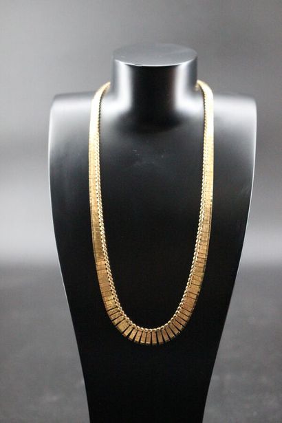 null Yellow gold necklace with articulated links. 31 grs