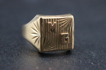 null Yellow gold signet ring, MG, weight 5.21 grs 