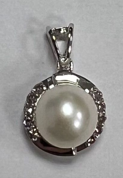 null Pendant in white gold 750°/.(18K) 1g35 adorned with a Freshwater Pearl in a...