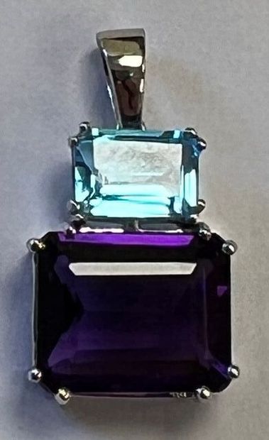 null Pendant in white gold 750°/.(18K) 3g decorated with an emerald cut amethyst...