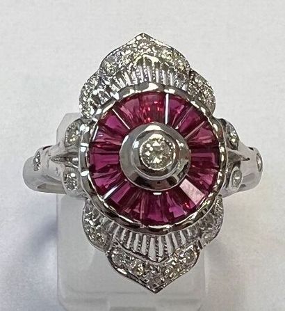 null Ring in white gold 750°/.(18K) 8g set with calibrated rubies for 2 carats in...