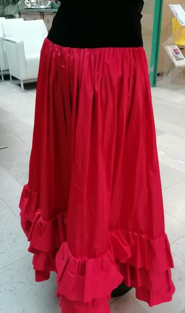 null YVES ST LAURENT- Red silk skirt, size 38