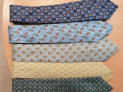 null HERMES- Lot of 5 silk ties with owls, beavers, hunting horns ...