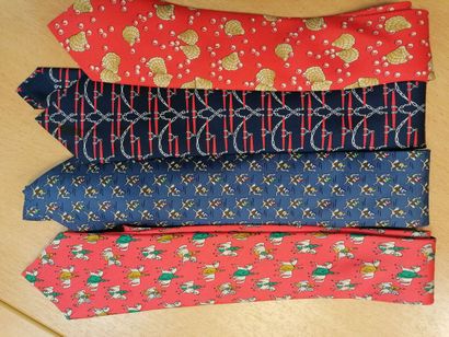 null HERMES- Lot of 4 silk ties with shells, ostriches, horses ...