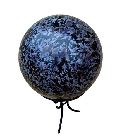 null An XXL Gabbro (Violette) sphere
Majunga, Madagascar

Diam. 25.5 cm
A remarkable...