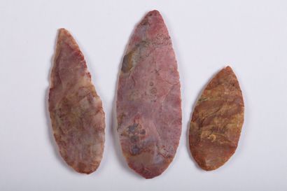 null Lot of three cut pieces in veined orange-ochre and pink
Neolithic