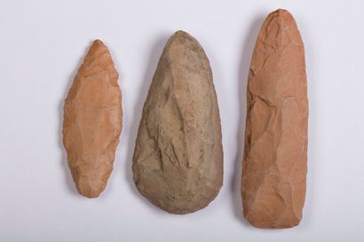 null Lot of three ochre-brown and orange cut pieces, African origin
Neolithic