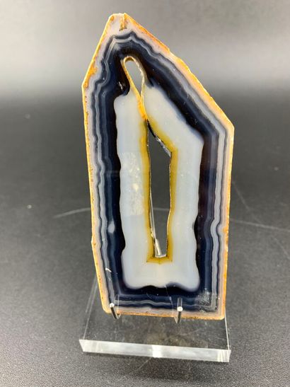 null Polyhedral agate
Brazil
10 x 5 cm

An intriguing natural geometry
Uncommon