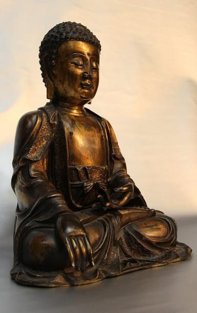 CHINE Bouddha en bronze doré avec la svastika sur le ventre.Epoque MING. XVIIème...
