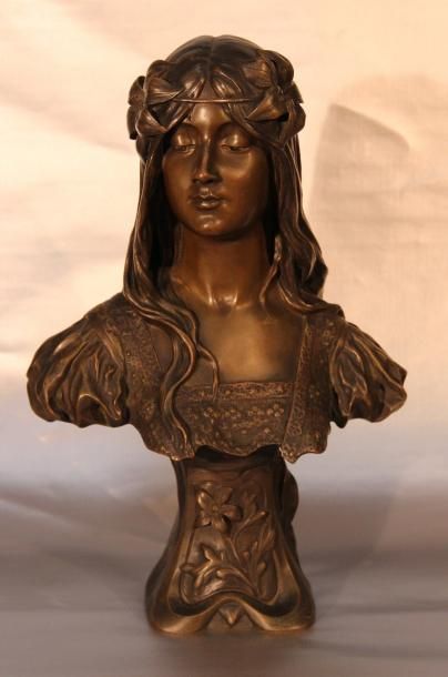 George COUDRAY Buste de femme Art Nouveau, bronze à patine médaille. H:40 cm