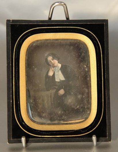 null Daguerréotype "Portrait de jeune femme assise", vers 1850 (dans son coffret...