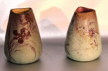 Clément MASSIER 2 vases en céramique vert à décor de fleurs. Signés (important cheveu...