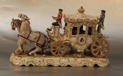 Allemagne? Fin XIXème siècle Groupe en porcelaine représentant un carrosse tiré par...