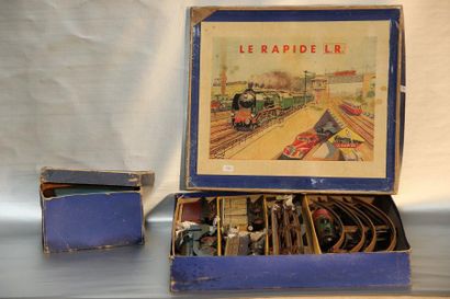 null Locomotive dans boîte LR (bleu) et passage à niveau et transfo