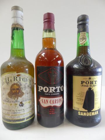 null Lot de 3 bouteilles : 1 vieille bouteille de Porto fine Ruby Sandeman 100 cl...