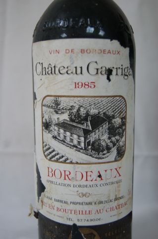 null Lot de 2 bouteilles de vin rouge : 1 de Pomerol Château Nenin 1979 (B) et 1...