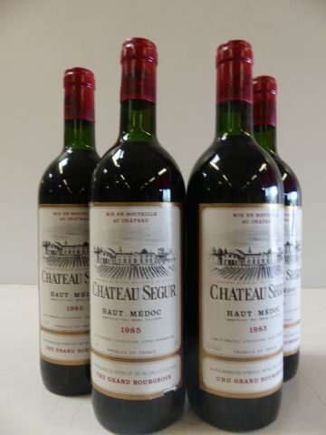 null 4 bouteilles de Château Ségur Haut Médoc Grand Cru Bourgeois 1985