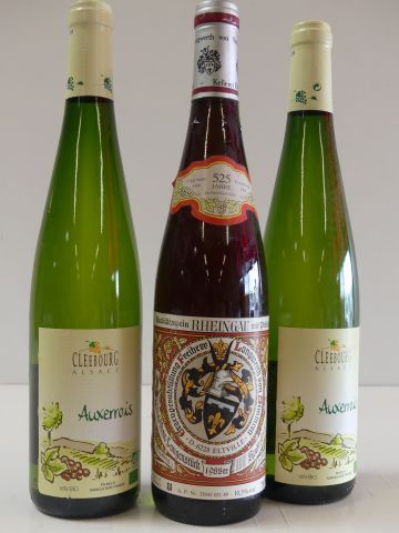 null Lot de 3 bouteilles : 1 vieille bouteille de Rouge d'Allemagne 1988 Code 11912...