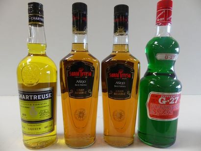 null Lot de 4 bouteilles : 1 Chartreuse Jaune des Pères Chartreux 70 cl 40 % vol...