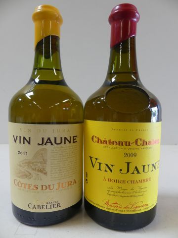 null Lot de 2 bouteilles : 1 Château Chalon 2009 Vin Jaune La Maison du Vigneron...