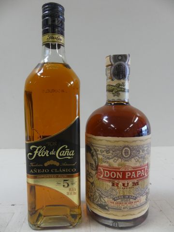 null Lot de 2 bouteilles : 1 Rhum Don Papa Aged in Oak des Philippines 70 cl 40 %...