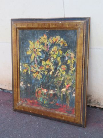 null Ecole française du XXe siècle "Nature morte aux fleurs jaunes" Huile sur papier....