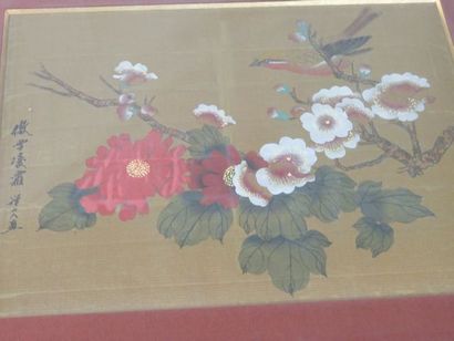 null CHINE Peinture sur soie, figurant un oiseau branché. 40 x 30 cm Encadrée sous...