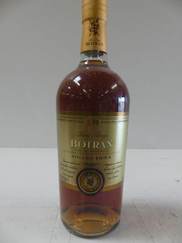 null Vieille bouteille de Rhum 18 ans d'âge Botran Anejo solera 1893 du Guatemal...