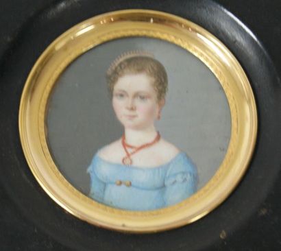 null Ecole française d'époque Empire "Jeune femme au collier de corail" Miniature...