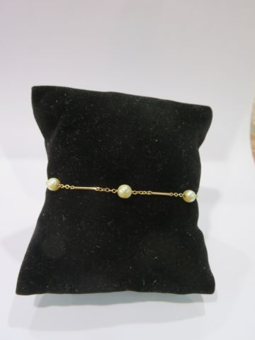 null Bracelet en or jaune 18K, orné de perles de culture. Poids brut : 2,64 g Long.:...
