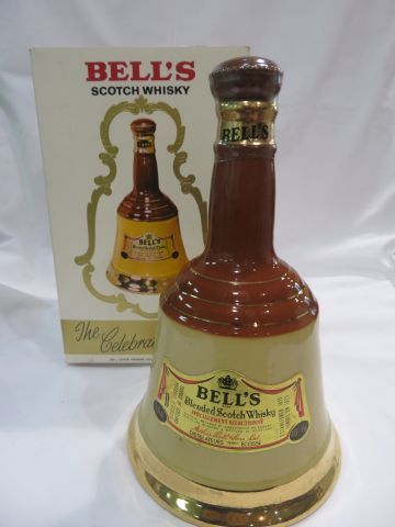 null Bouteille de whisky "BELL'S". 75 cl.Dans da boîte d'origine