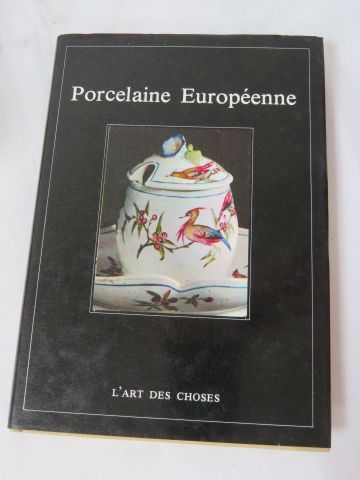 null Ensemble de 8 livres de la Série "L'Art des choses", Editions Princesse. "Porcelaine...