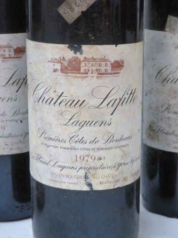 null 5 bouteilles de Première Côtes de Bordeaux, Château Lafitte, 1979. (LB et B,...
