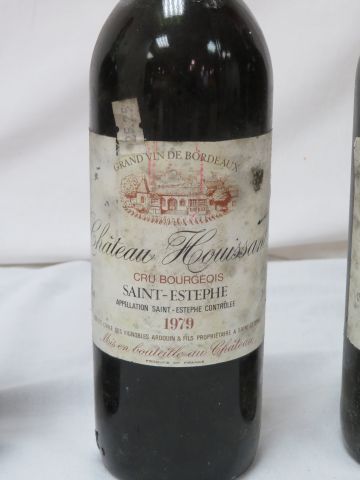 null 3 bouteilles de Saint Estèphe, Château Houissant, 1979. (LB et B, esla)