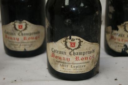 null 5 bouteilles de Côteaux champenois, Bouzy Rouge. (1 LB, es, 1 légèrement ab...