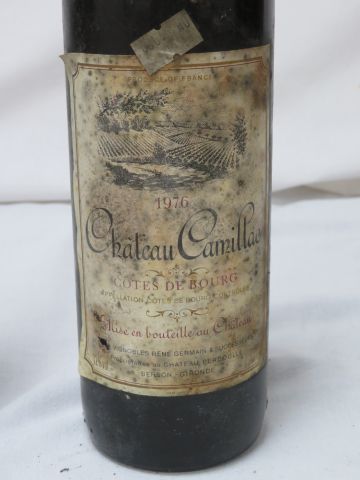 null 3 bouteilles de Côtes de Bourg, Château Camillac, 1976. (LB et B, es1a).