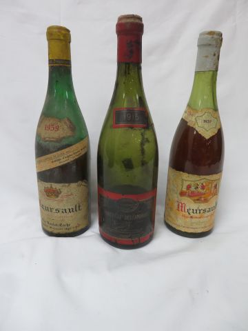 null Lot de 3 bouteilles : 1 de Meursault 1959 (vidange, es), 1 de Morey Clos des...